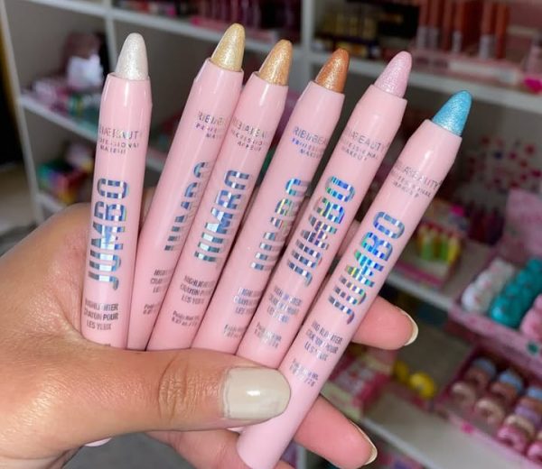 1 Pc Jumbo Multipurpose Crayon – Creamy Highlighter & Eyeshadow Stick – Long-Lasting, Blendable Makeup Crayon